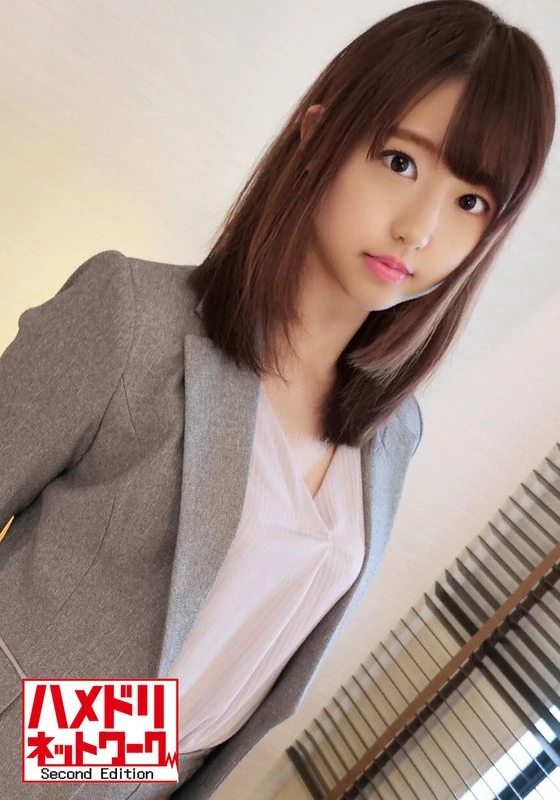 HMDNV-382 在工作中被人偷拍的房地产女职员萨奇科（24岁），她穿着西装，开心地疯狂吮吸着对方的阴茎，最后还发生了亲密的性行为。
