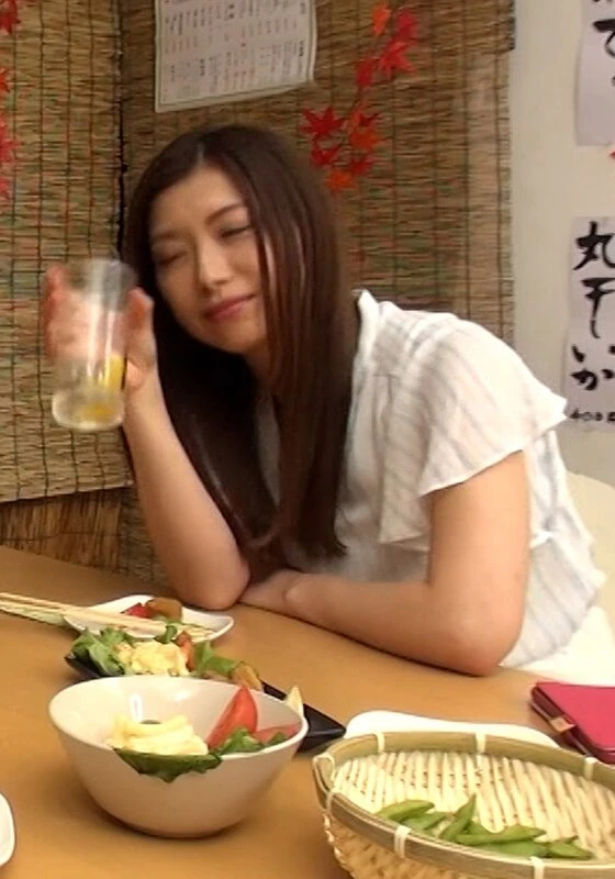 P-9G00008 让错过末班车的那位年长女士在我家过夜……我竟然想和这样一位阿姨在一起！！我疯狂地亲她，还舔遍了她的身体……