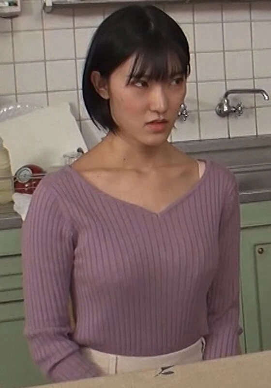 P-10G00006 因为和主人有婚外情，被共同生活的丈夫的父亲责骂并受到了惩罚！这个老谋深算的男人用了各种手段，让这个性冷淡、欲望得不到满足的女人无法抵抗，最终她在追求快感的过程中逐渐沦陷了。